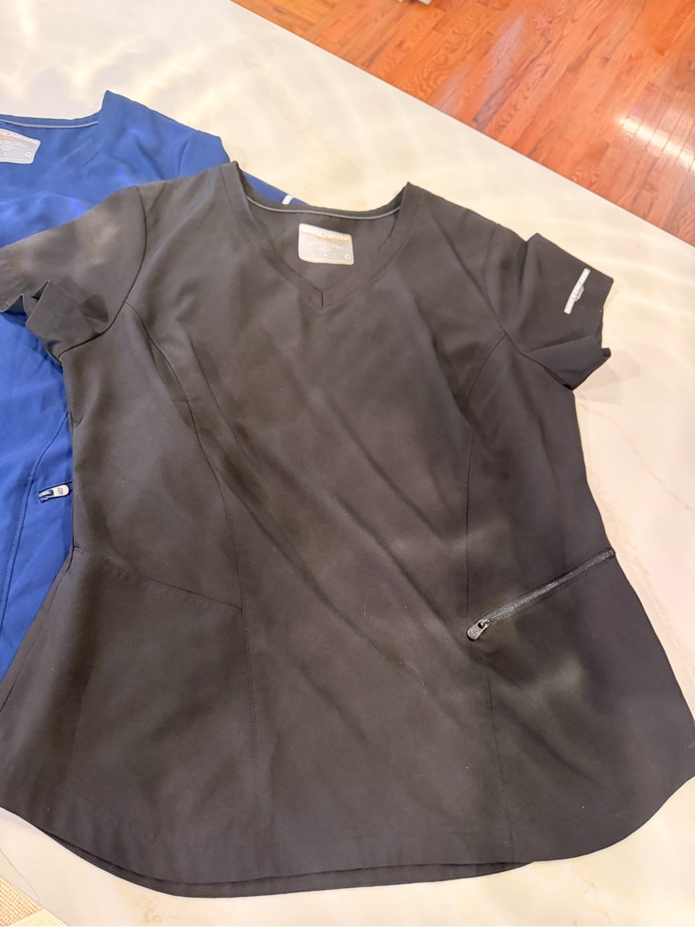 Skechers Black and blue  V‑Neck Short Sleeve Top with Zipper Pocket (2 set)